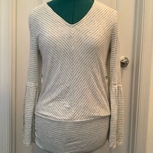 Knox Rose Womens V Neck Long Bell Sleeve Top Size Small White Black Stripes